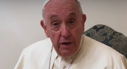 miles de jovenes en mexico escucharon un mensaje que francisco les grabo en 2024