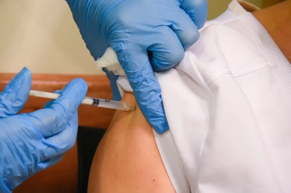 Industria pide a los países que repartan las vacunas a través del Covax