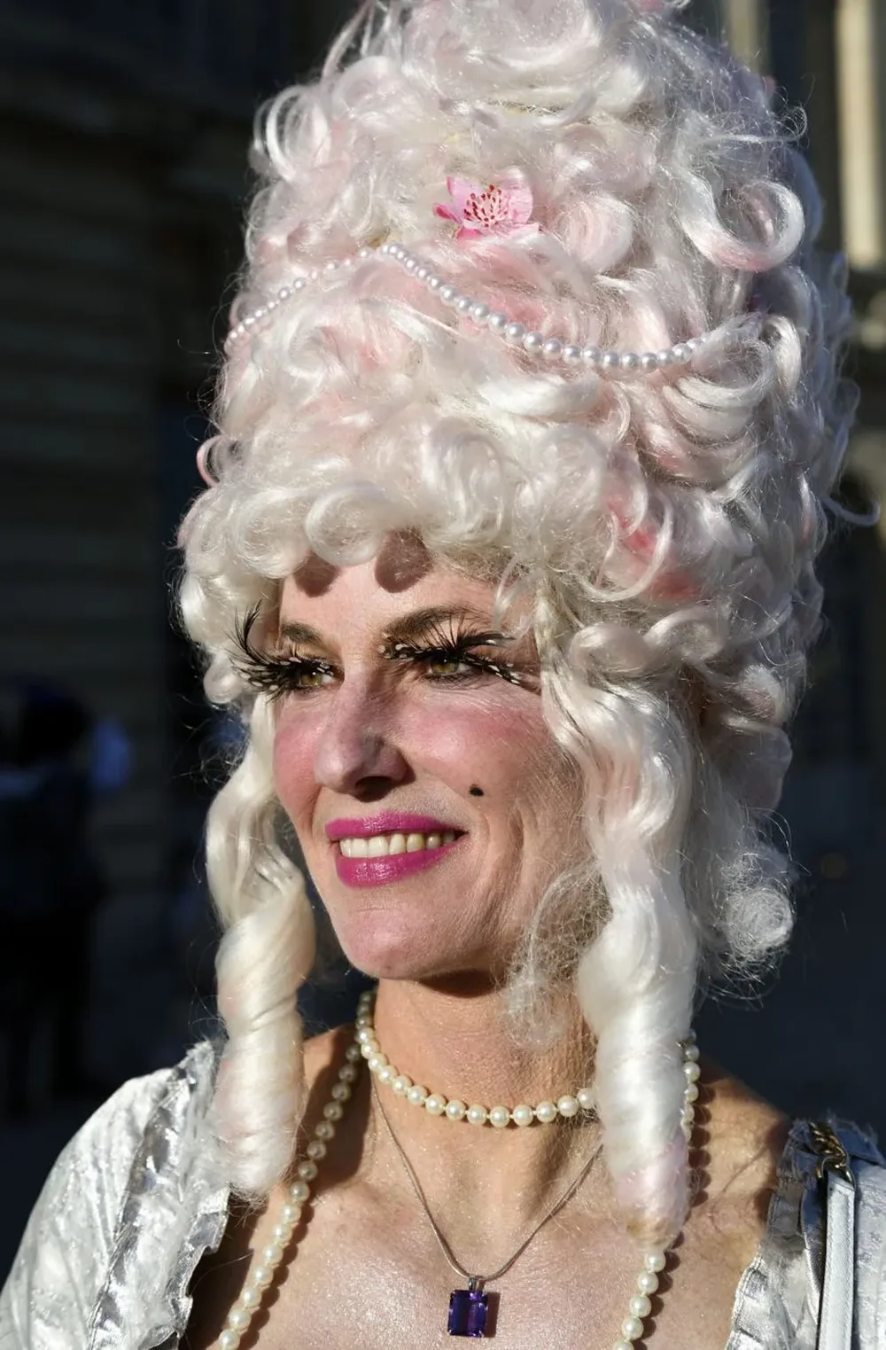 El cardenal Richelieu juega al bachgammon en la corte