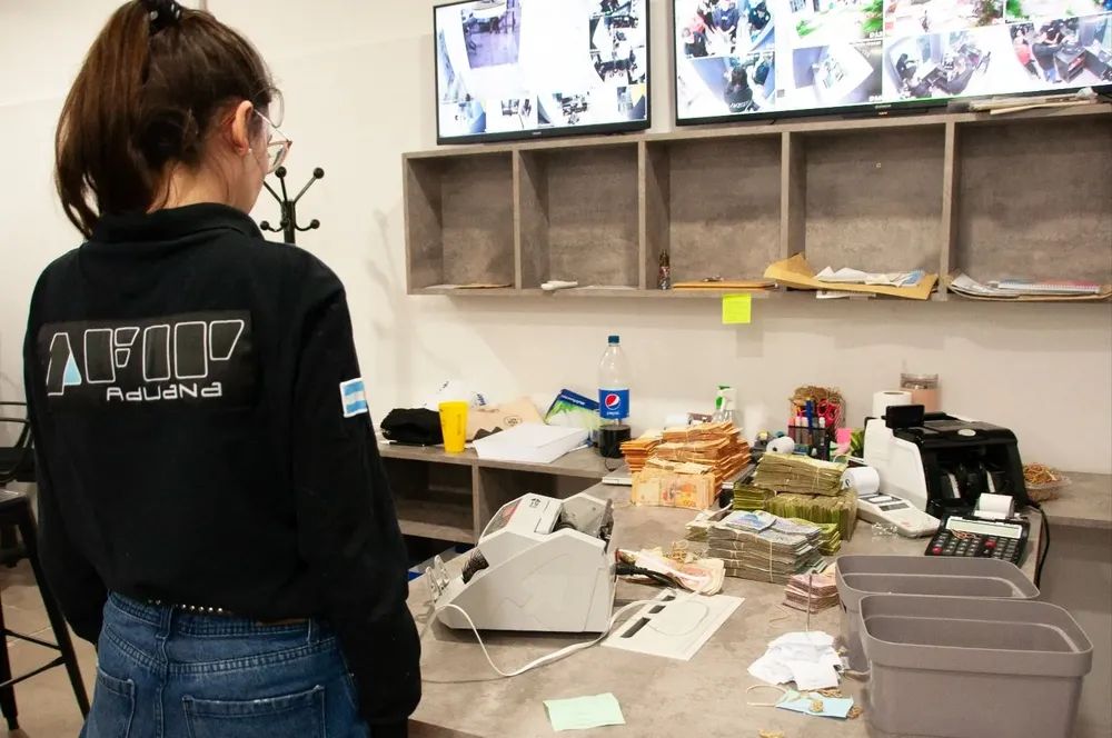 Allanamientos a red de lavado de dinero