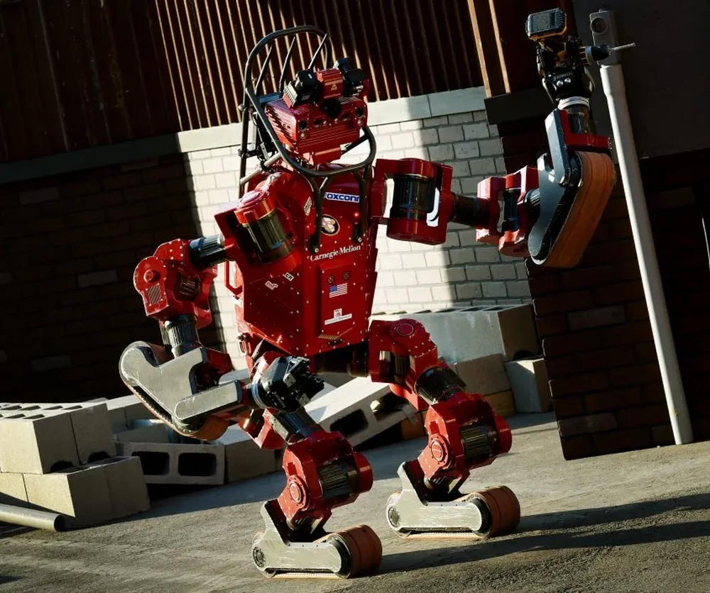 El robot CHIMP desarrollado por el equipo Tartan Rescue de EEUU