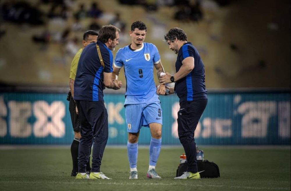 Agustín Álvarez Martínez se lesionó con la selección uruguaya ante República Dominicana