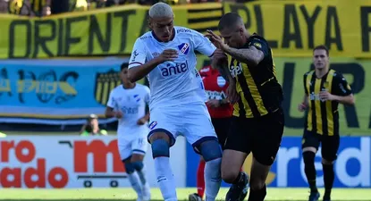 Leo Coelho ante Franco Fagúndez