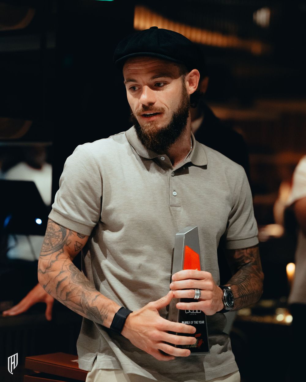 Nahitan Nández recibió el premio como Mejor Jugador del Año de Al-Qadsiah, votado por sus propios compañeros Nahitan Nández recibió el premio como Mejor Jugador del Año de Al-Qadsiah, votado por sus propios compañeros