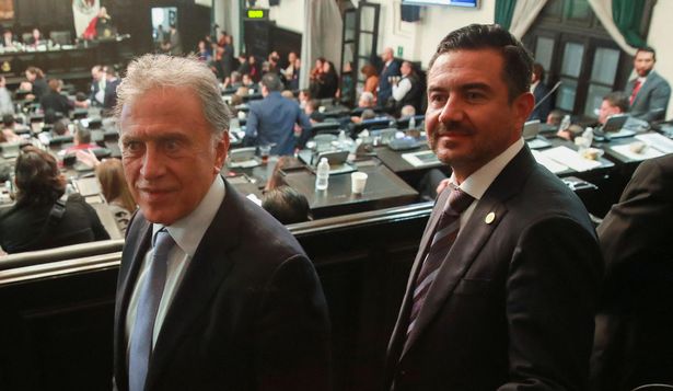 Miguel Ángel Yunes Linares es padre del senador Miguel Ángel Yunes Márquez.