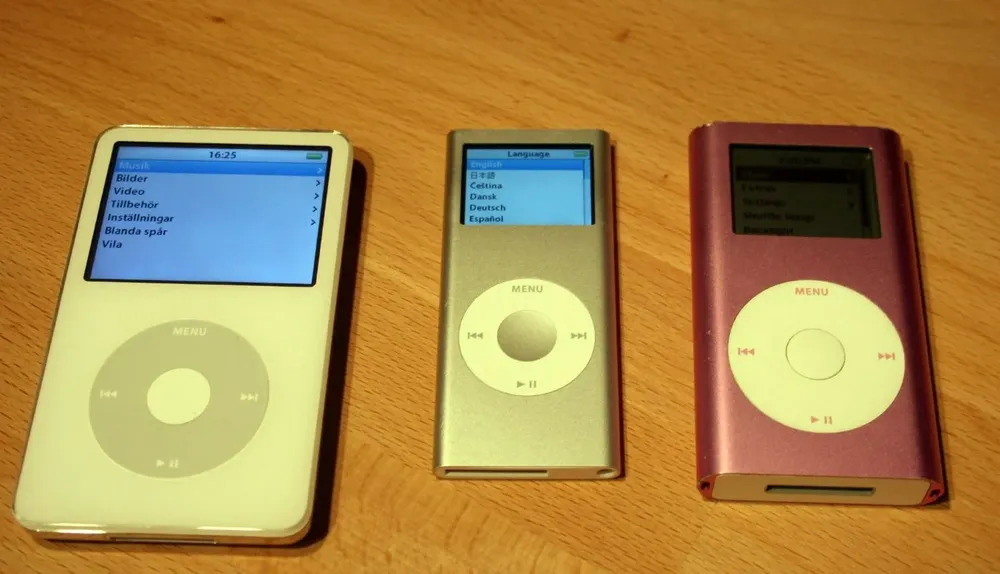Algunos iPods lanzados por Apple.