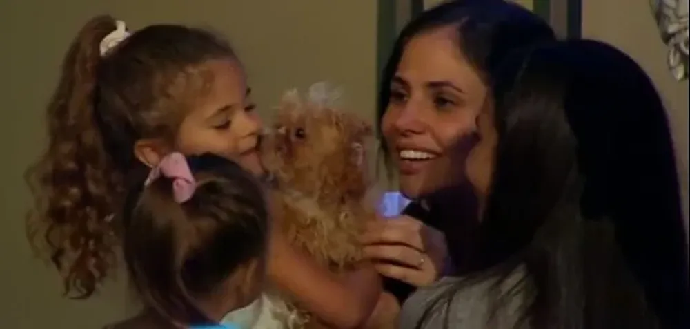 Romina Uhrig recibió la visita de sus tres hijas