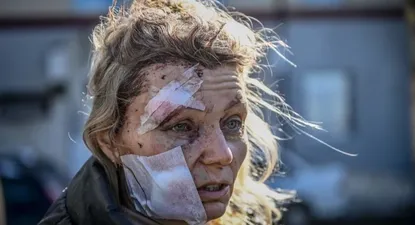 Una mujer que resultó herida por los bombardeos rusos se convirtió en objeto de teorías de conspiración y afirmaciones falsas en internet