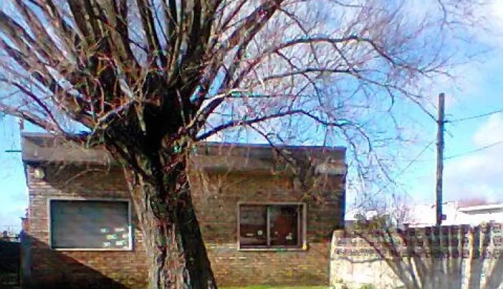 Frente del inmueble que rematará Canale Paredes por orden de Agencia de Vivienda