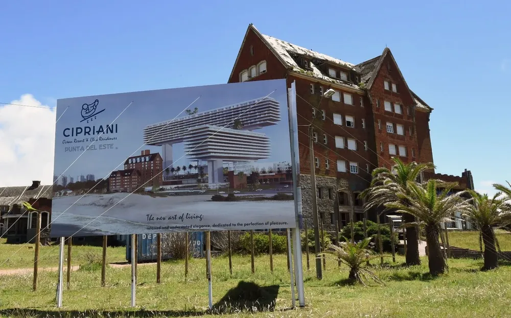 El hotel San Rafael está en la parada 11 de la Brava, en Punta del Este