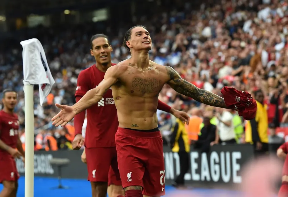 Darwin Núñez celebra su primer gol para Liverpool en la final de la Community Shield