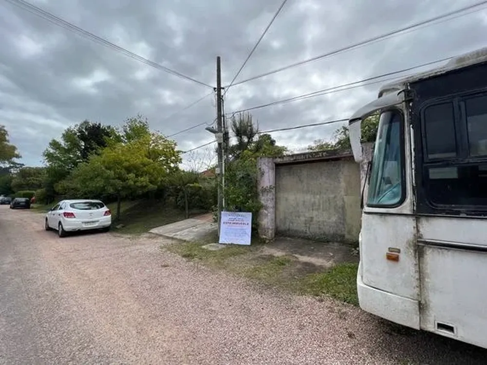 Stefanoli remata terreno con mejoras en Punta del Este.