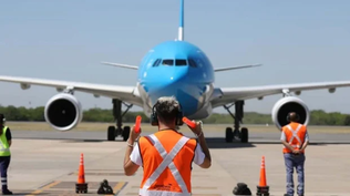 El impacto de la medida en Aerolíneas Argentinas dependerá de su capacidad para competir con operadores privados.