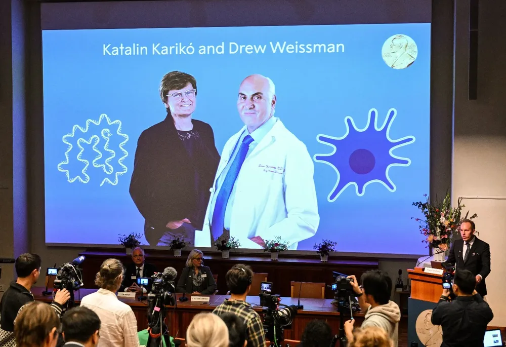 Katalin Karikó y Drew Weissman los ganadores del Nobel de Medicina.