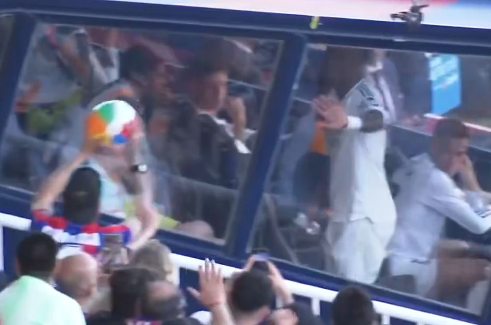 La broma a Vinícius Jr. con la pelota de playa La broma a Vinícius Jr. con la pelota de playa