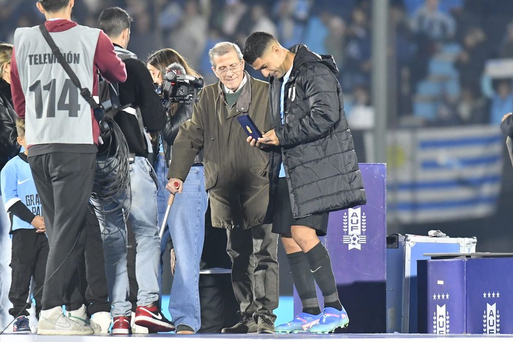 Óscar Tabárez y Luis Suárez