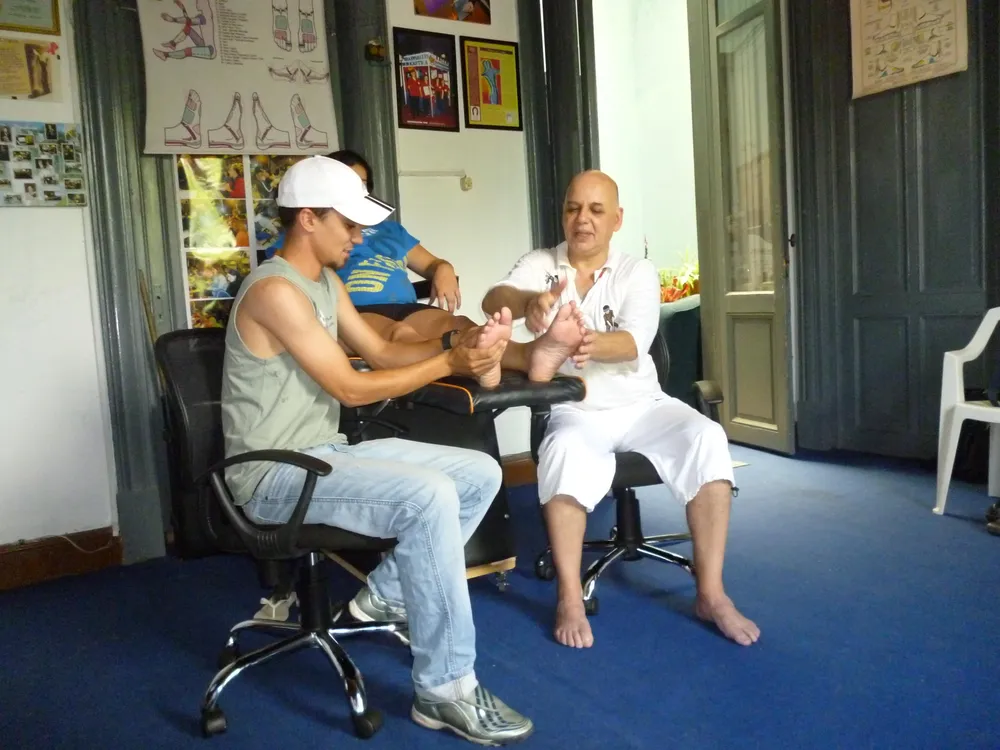 Roberto Cheloni, el único doula hombre que existe en Uruguay