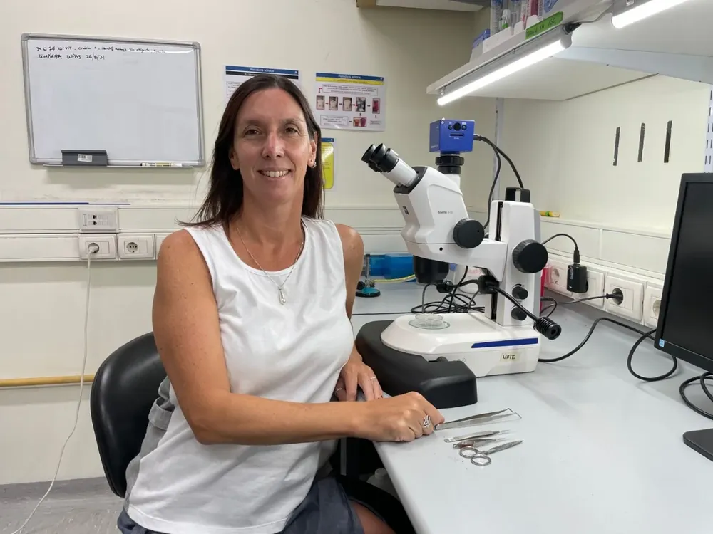 Martina Crispo en su laboratorio de trabajo