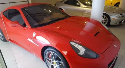 Uno de los autos incautados en la Chacra El Gran Chaparral, en Playa Verde, Maldonado. Foto Archivo.