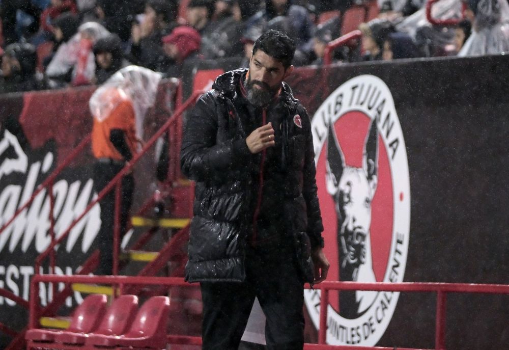 El Loco Abreu, DT de Tijuana, en el partido ante Juárez