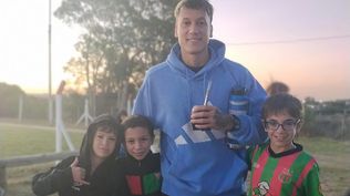 Washington Aguerre junto a los niños en Florida