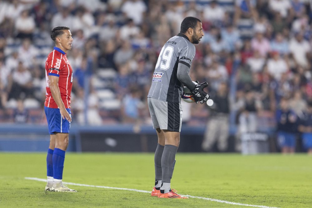 Alejandro Villoldo y Rodolfo Alves en el partido contra Nacional