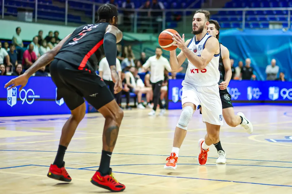 Earl Clark y Danilo Fuzaro