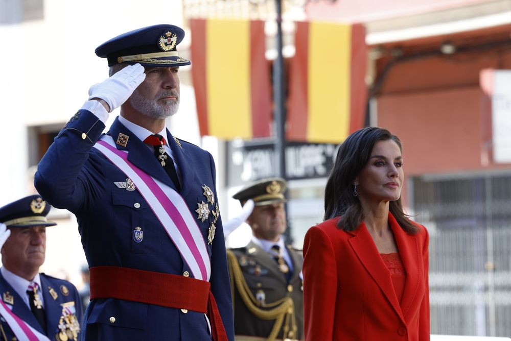 El rey Felipe VI y la reina Letizia presiden en Oviedo el acto central conmemorativo del Día de las Fuerzas Armadas