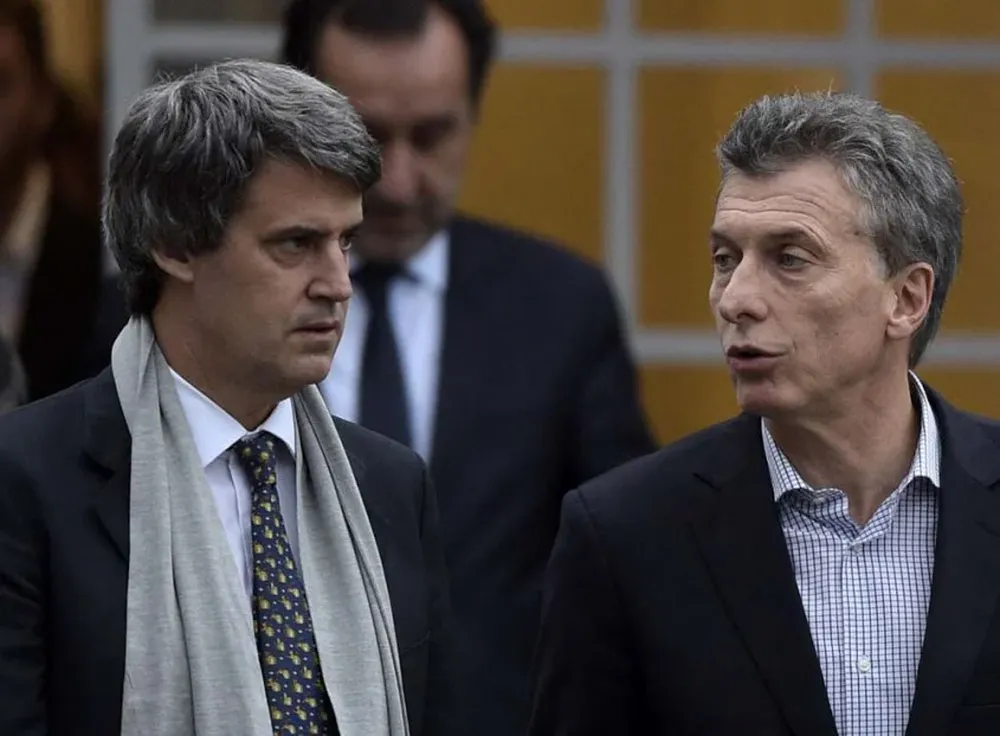 Alfonso Prat-Gay y el presidente Mauricio Macri.