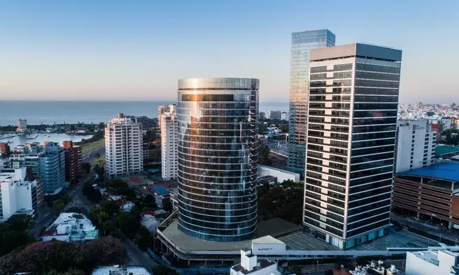 Lecueder inaugura su segunda zona franca y tiene la tercera en las gateras