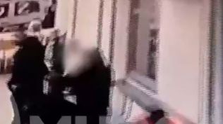 Se conocieron imágenes del momento en que el paciente del Hospital Clínicas fue baleado por un policía