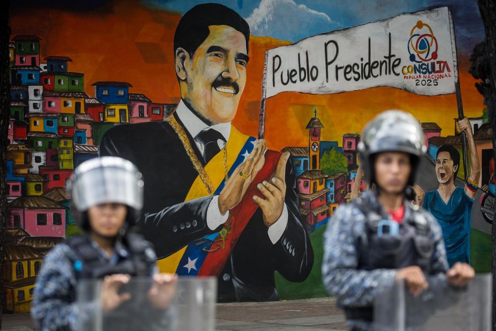 Mural de Maduro en Caracas