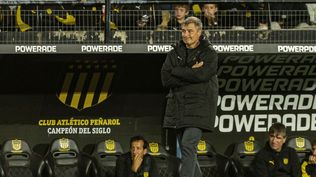 &nbsp;Diego Aguirre en el partido contra Danubio