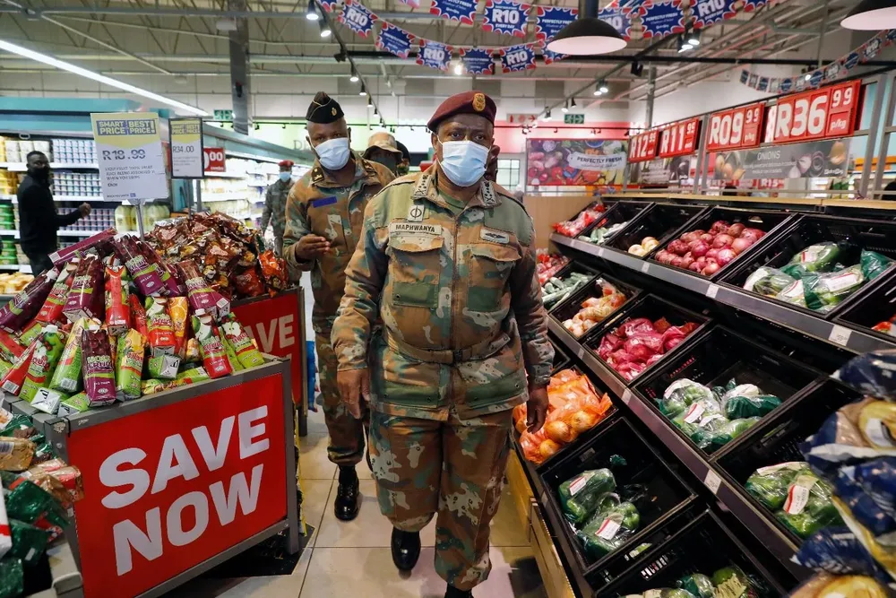 La policía sudafricana está investigando a 12 presuntos implicados en las protestas