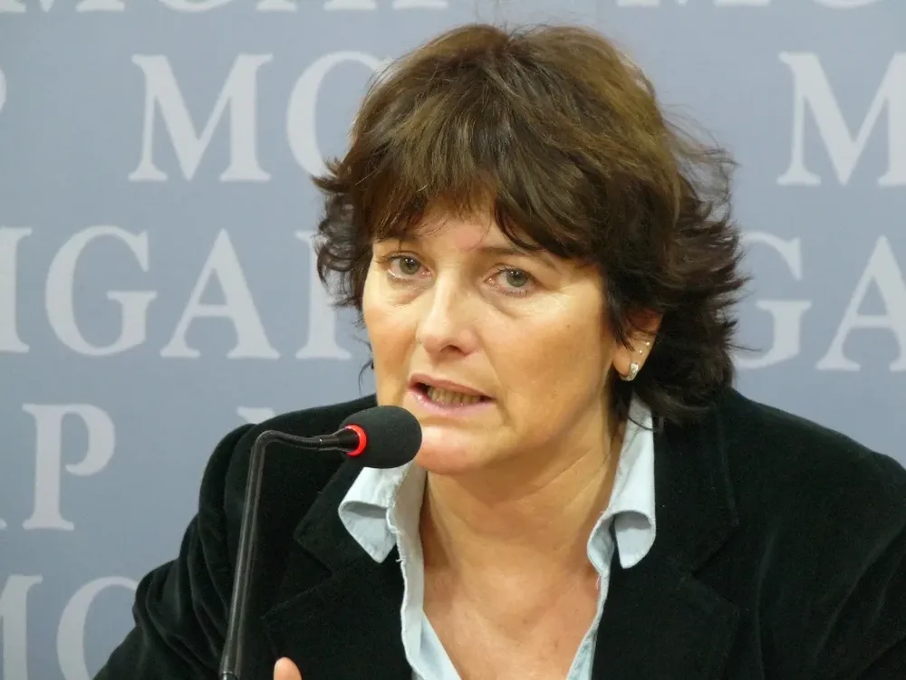 La directora del SNIG, María Nela González, hizo una apuesta a punto.