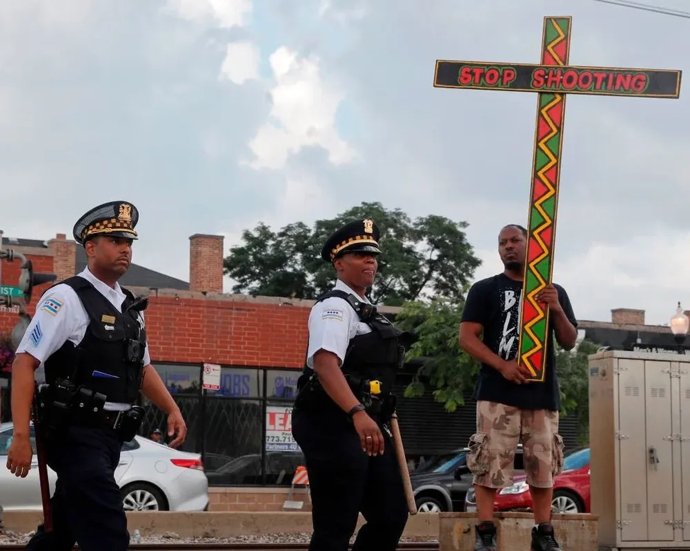 La decisión de apretar o no el gatillo muchas veces los oficiales la deben tomar en fracciones de segundos.
