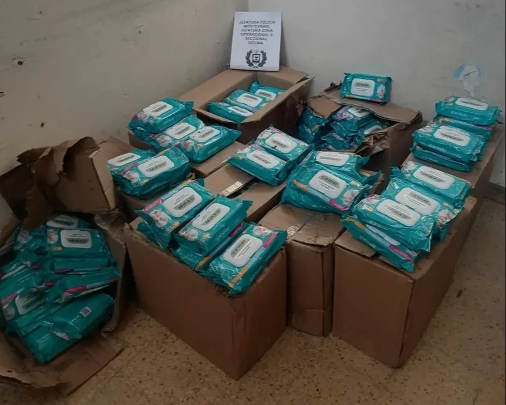 Incautación de las cajas de toallas húmedas en mal estado que un grupo quería vender en Facebook