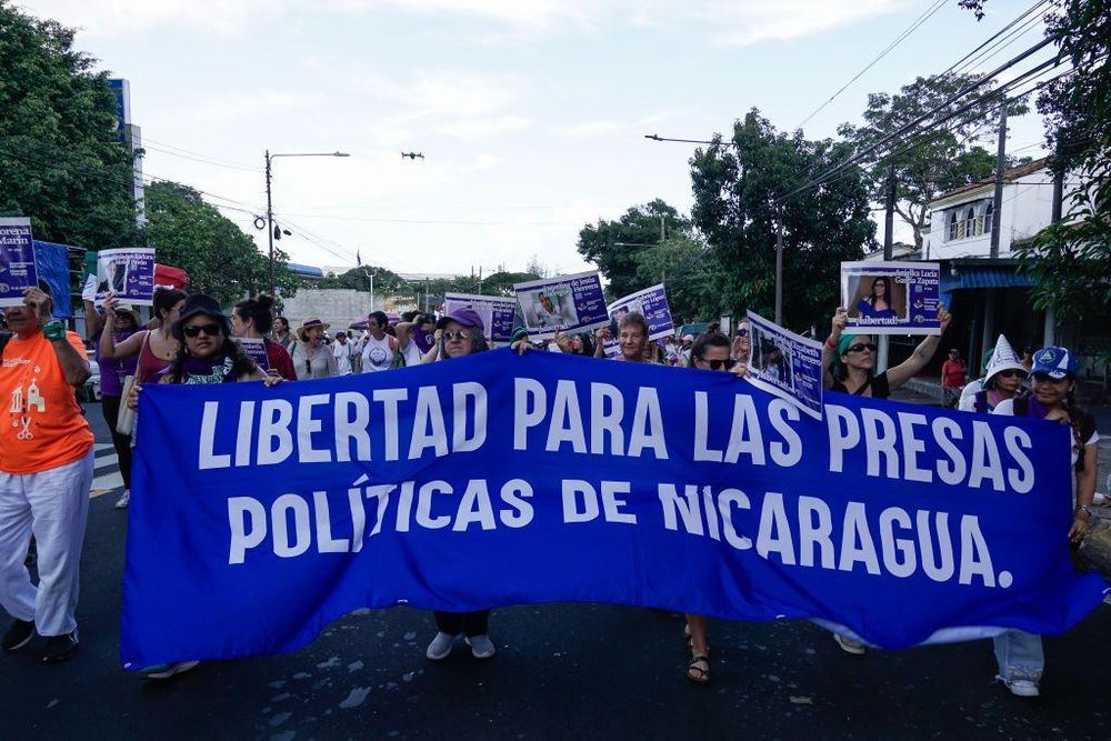 Manifestarse contra el régimen de Ortega y Murillo en Nicaragua es considerado "traición a la patria" y puede costar años de cárcel. La mayoría de activistas opositores lo hacen desde el exilio.