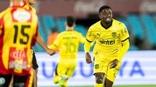Luis Angulo celebra uno de sus goles contra Progreso