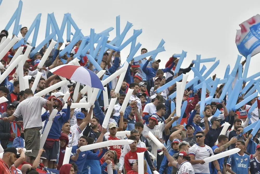 Hinchas de Nacional en el Campeón del Siglo
