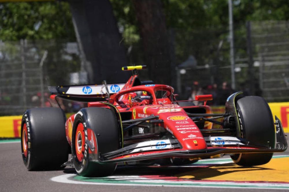 Carlos Sainz completa el podio en Imola.