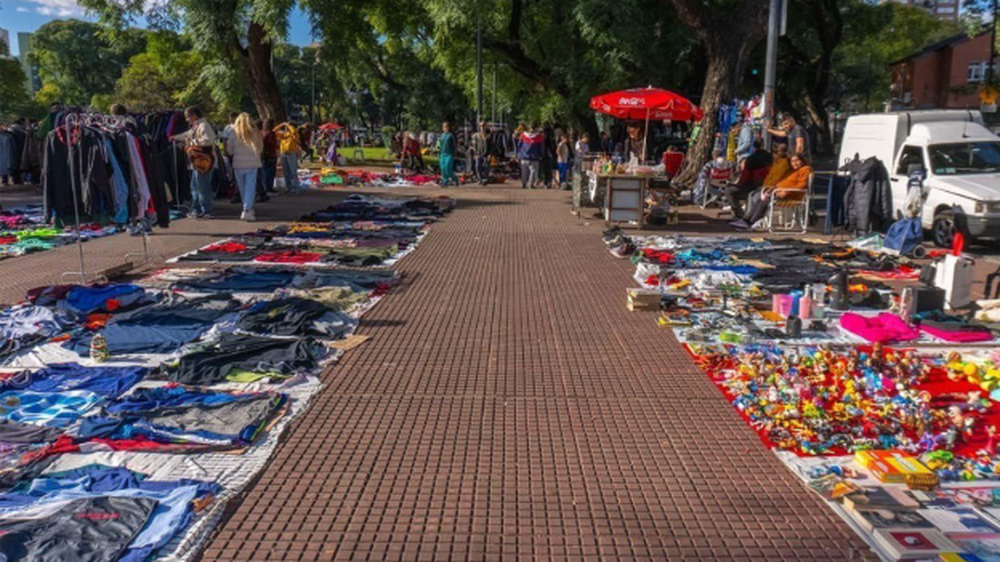 El jefe de Gobierno de la Ciudad, Jorge Macri, destacó que la usurpación del espacio público por parte de los manteros genera una competencia desleal para los comerciantes formales