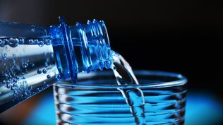Agua embotellada: lidera las opciones de consumo en Uruguay, con base en la encuesta de la AUA.