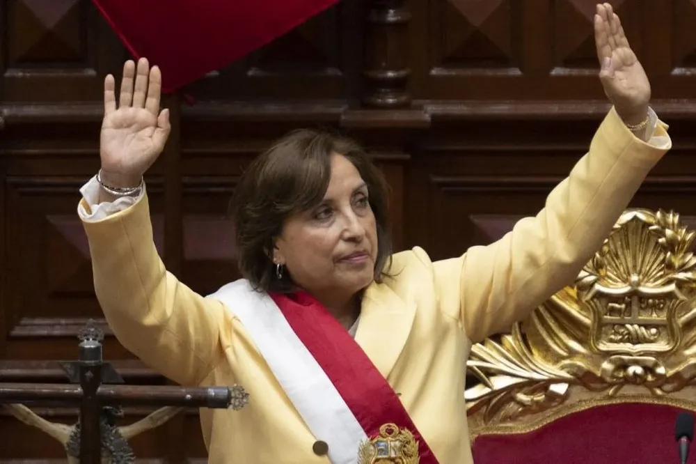 Dina Boluarte es la nueva presidenta de Perú