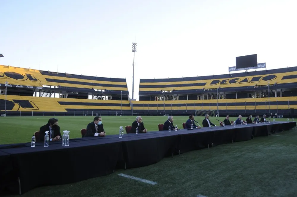 La directiva de Peñarol el día en que asumió funciones