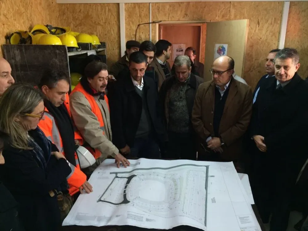 Jerarcas de Saceem le muestran los planos a Daniel Martínez