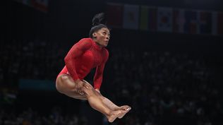 La estadounidense Simone Biles compitió en la final femenina de salto de potro