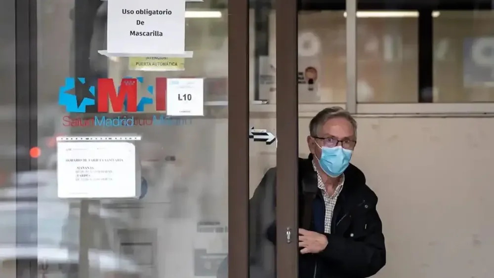 Adiós a las mascarillas en Madrid: vuelve a eliminarse su uso en los centros de Salud y Hospitales