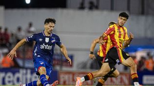 Maximiliano Silvera en el partido entre Progreso y Nacional