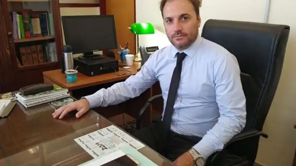 Un fiscal solicitó que el repasador que utilizó el acusado para atacar a la víctima sea considerado un arma.